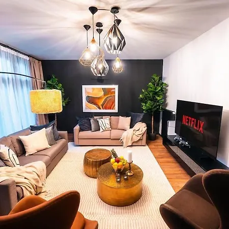 Tower Old Town Lux 4br & 3bath Terrace Apartamento