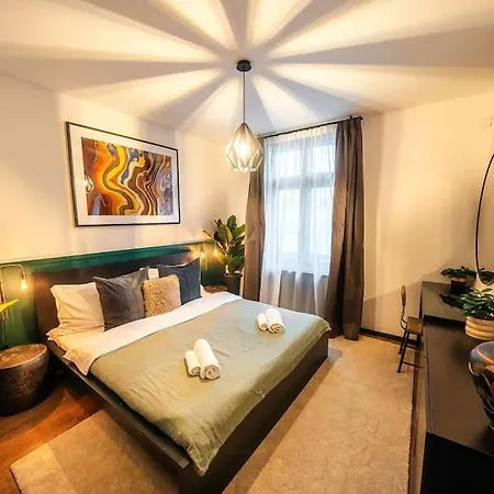 شقة Tower Old Town Lux 4br & 3bath Terrace براغ