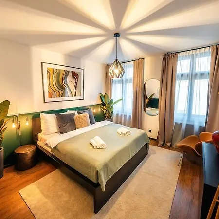 Apartment Tower Old Town Lux 4br & 3bath Terrace Prague