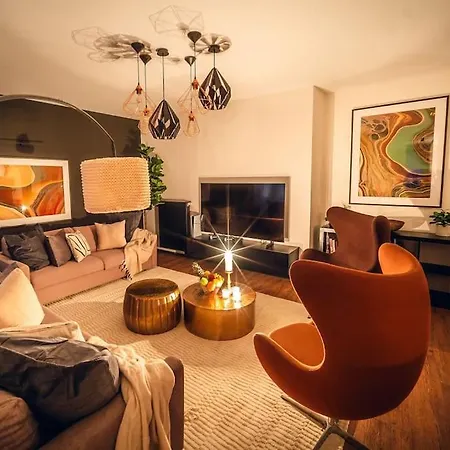 Tower Old Town Lux 4br & 3bath Terrace *