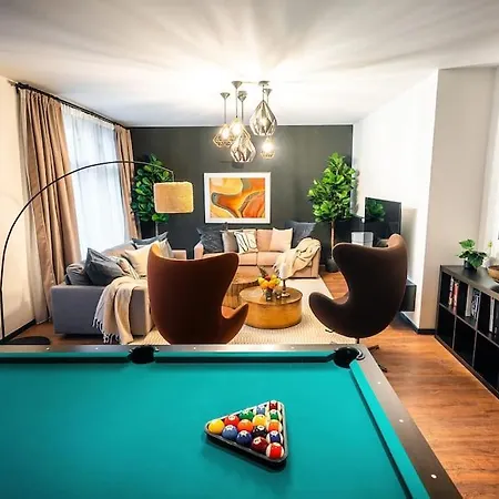 Tower Old Town Lux 4br & 3bath Terrace *